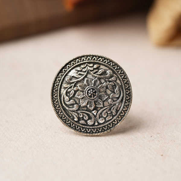 Silvertoned adjustable Ring