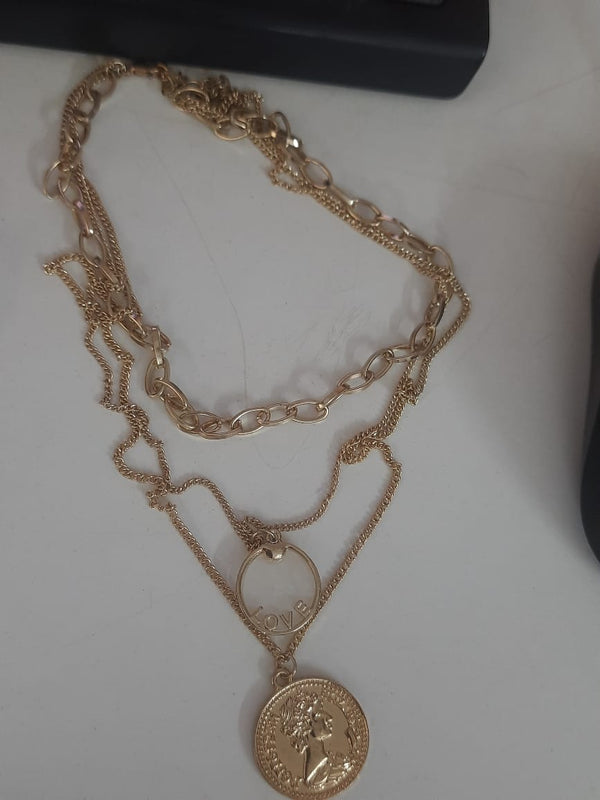 Multilayered Fancy Neckpiece